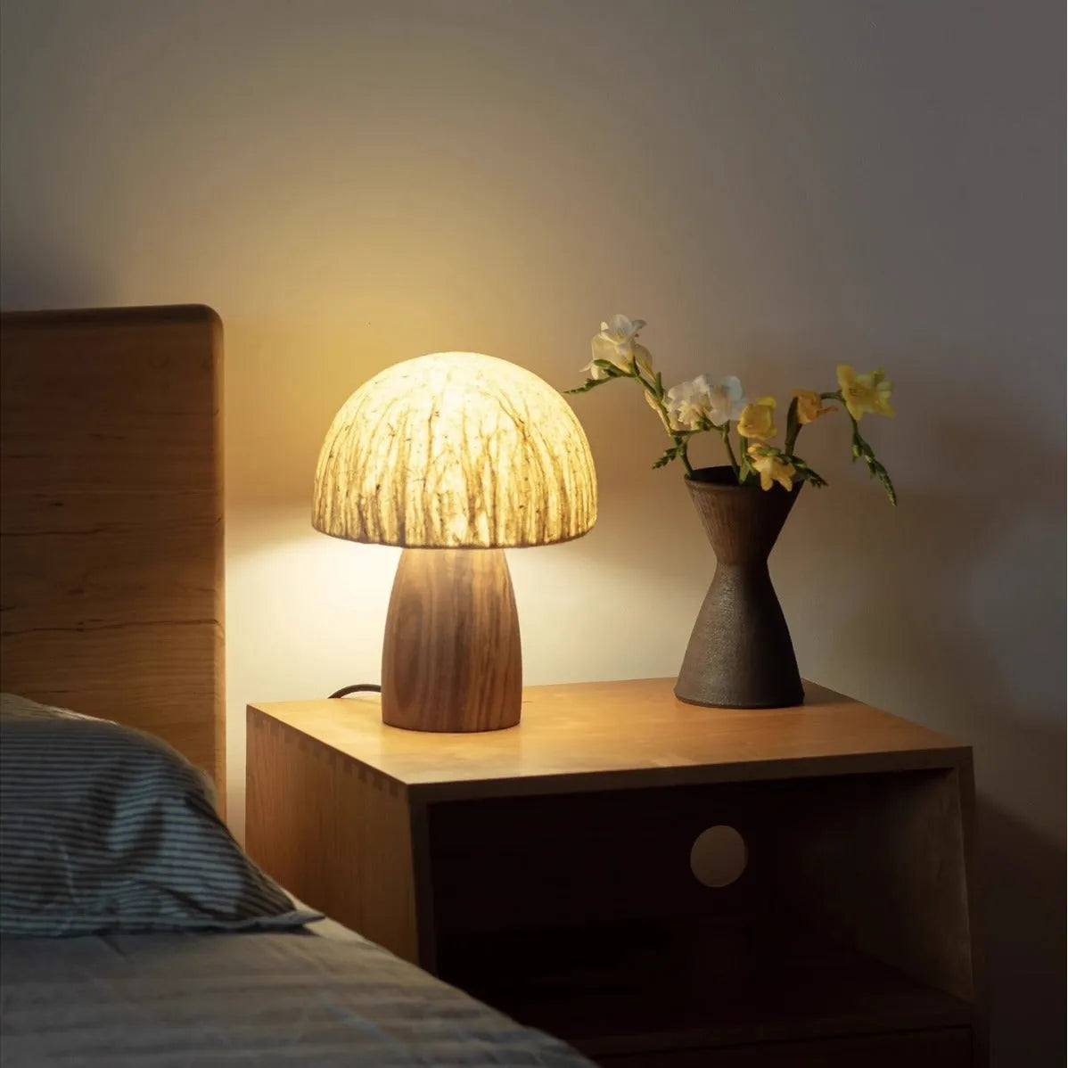 Black walnut mushroom lamp with Japanese style atmosphere, 220V EU power supply, handmade tabletop light