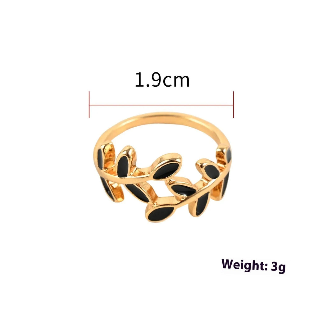 Gold-coloured acrylic ring with a floral shape and leaf geometric design details.