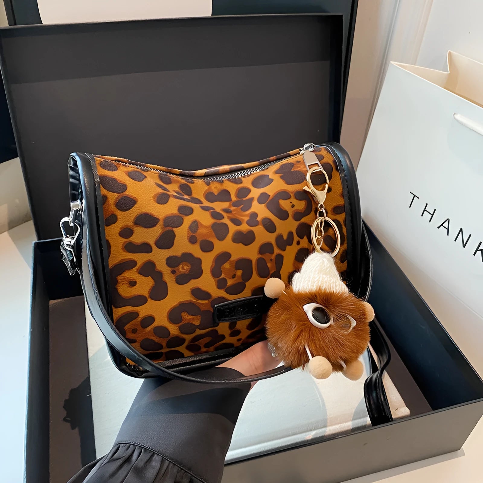 Fashion textured PU messenger bag for women in leopard print with cross-body strap and pendant