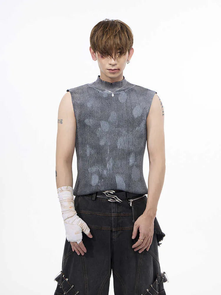 Men's black silver pastebrushing wool vest with stand collar turtleneck and sleeveless design