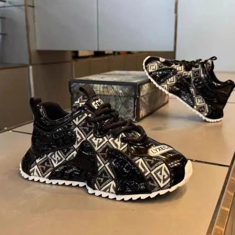 Men's platform trainers with embroidered stitching, thick rubber sole, mid heel, front lace-up, in scarlet black or creamy-white