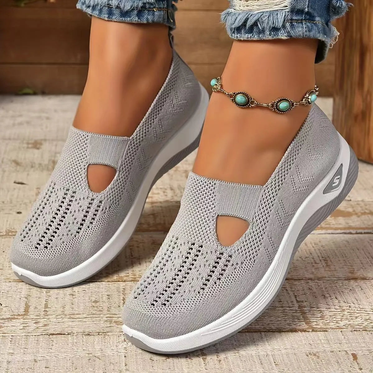 Casual mesh walking shoes with T-strap in multiple colours on a soft PVC sole.