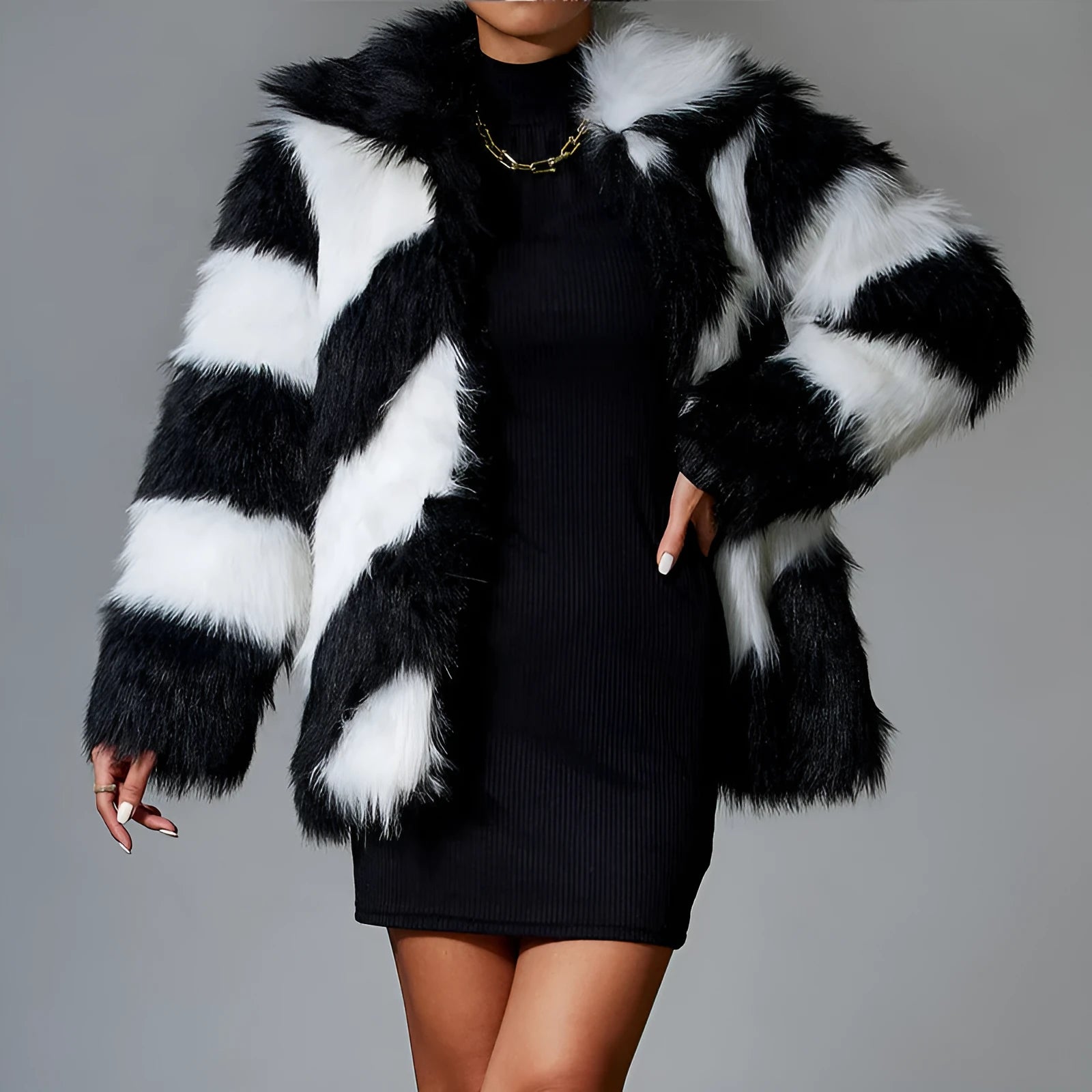 Women's faux fur coat with a contrast colour lapel and a removable fur collar