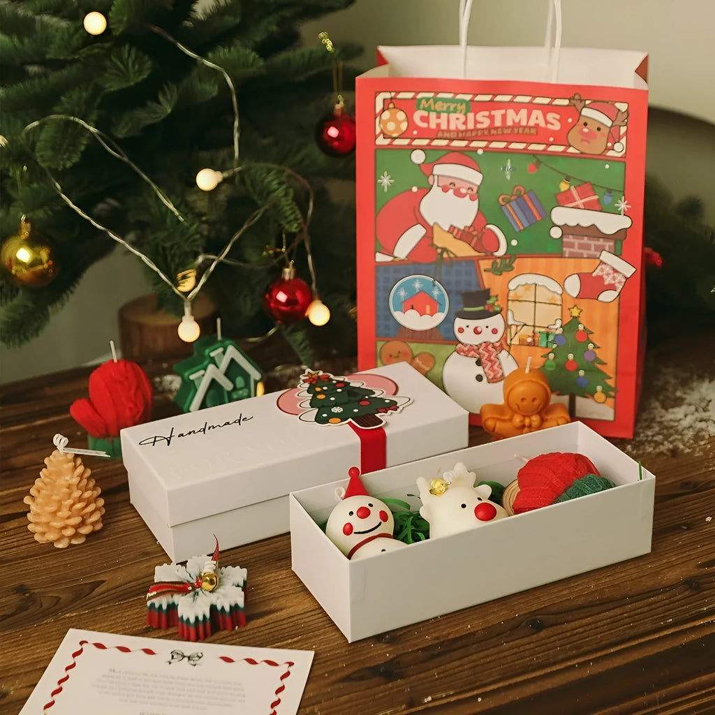 Christmas scented candle in soy wax gift box with wood pad and Christmas tree shape