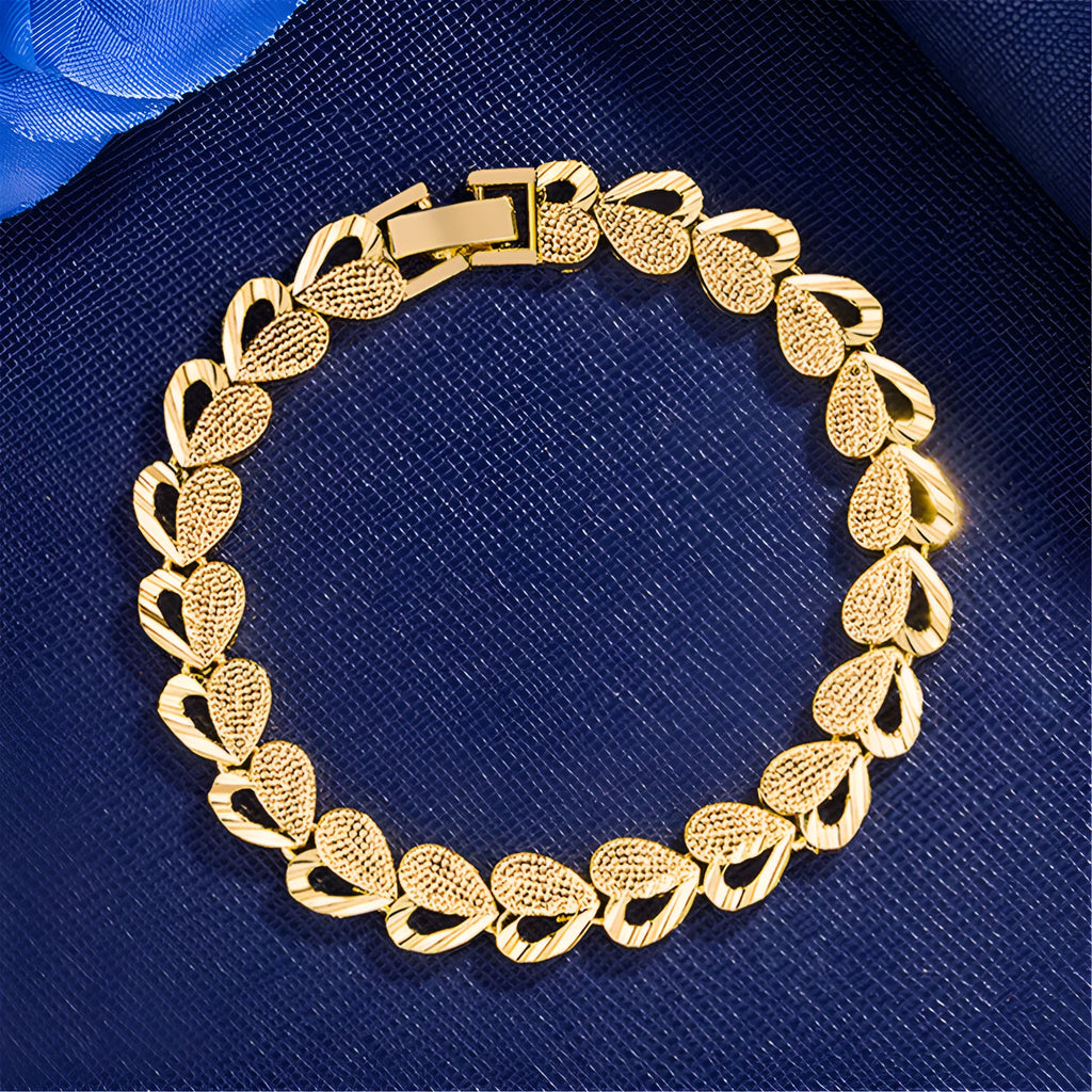 Gold-plated copper heart-shaped bracelet for women, 18.5cm length, electroplated non-inlaid design