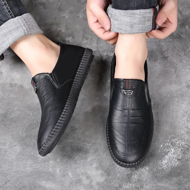 Men's casual solid colour low top leather shoes with round toe, available in black and brown sizes 39-44