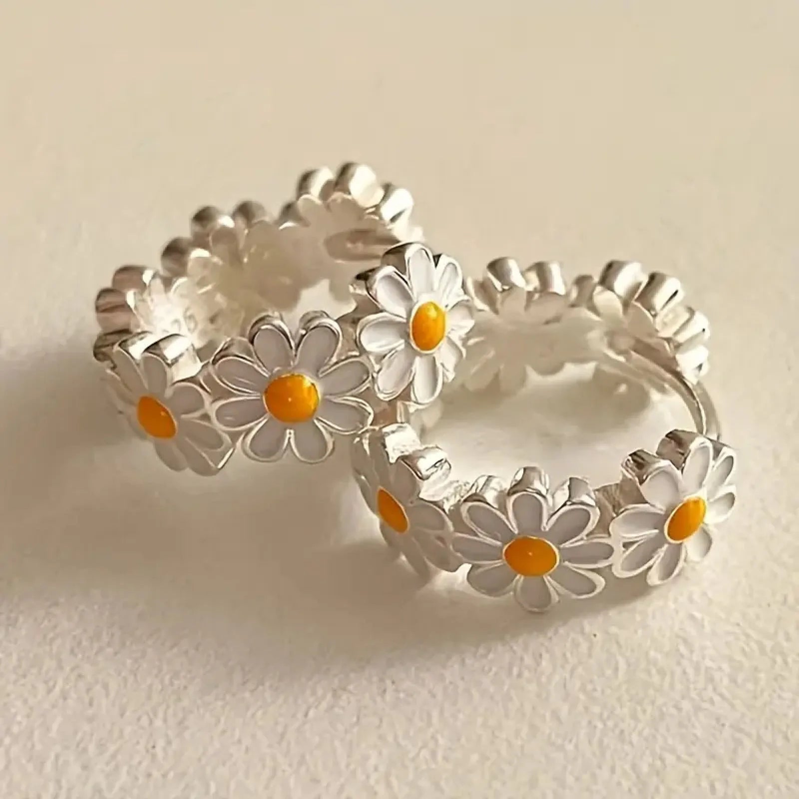 White fashion daisy flower ring earrings with electroplated finish and floral design