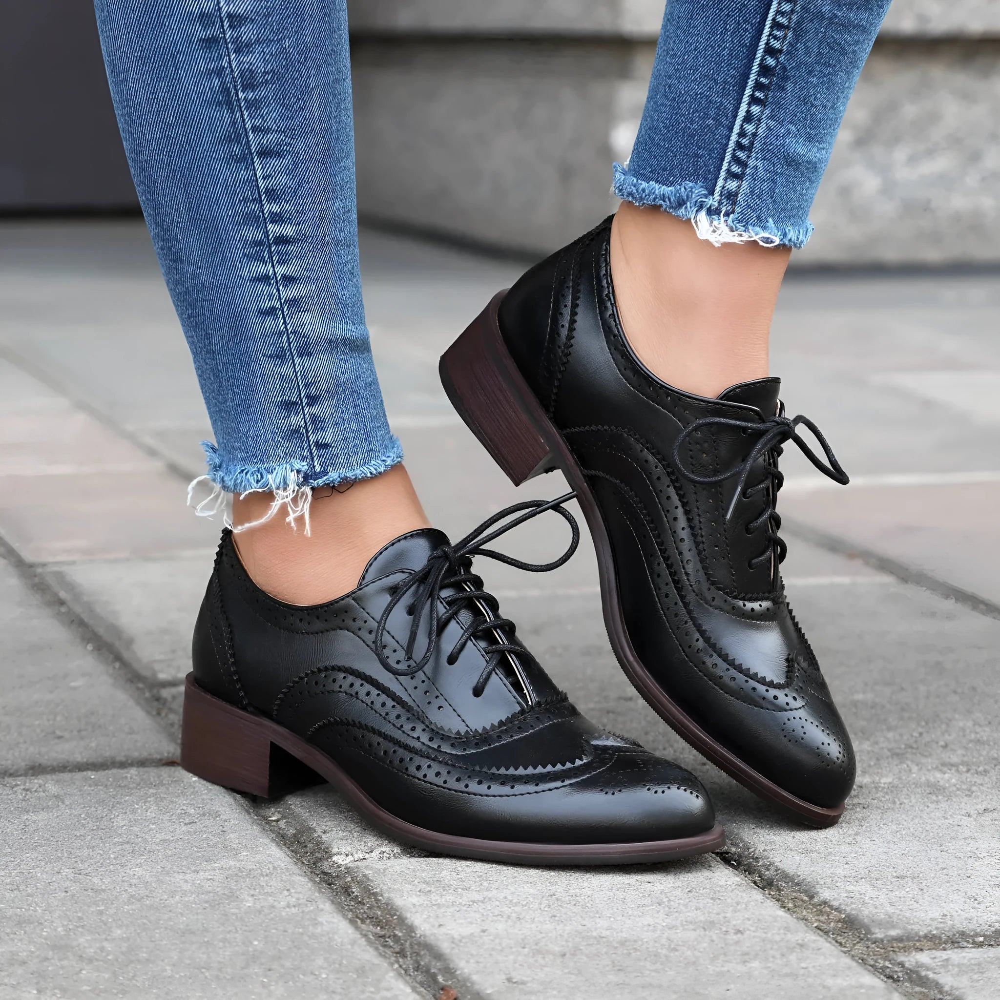 Retro British contrasting colour brogue high-cut lace-up shoes, round toe, low heel, sizes 35-39