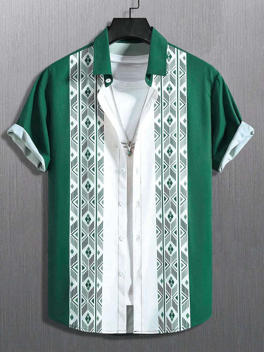 Men's loose fit short sleeve shirt with contrast lapel in plaid polyester fabric