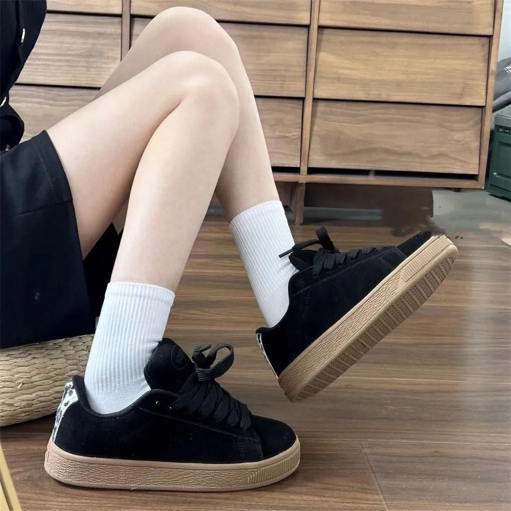 Black retro low-top sneakers with waterproof platform and round toe design