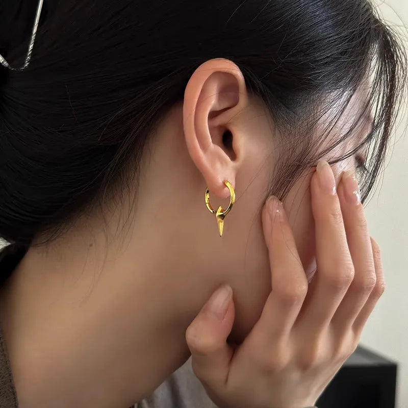 Platinum-coloured star-shaped ear clips with geometric design and clip-on fitting