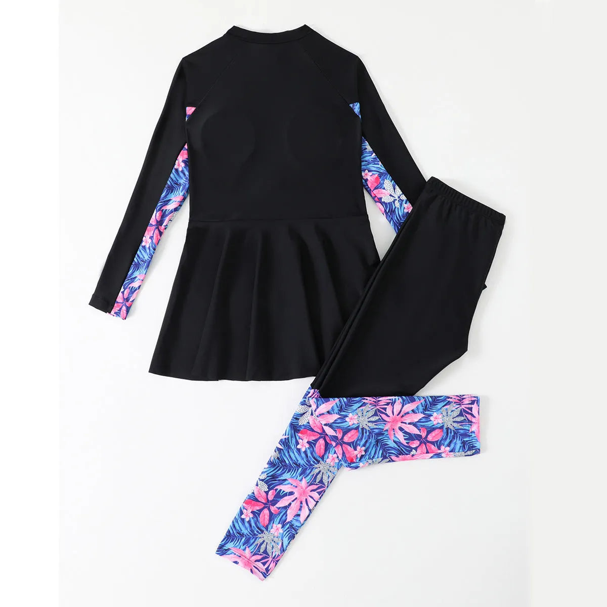 Girls split two-piece long-sleeved swimsuit in green with high elasticity fabric and briefs style