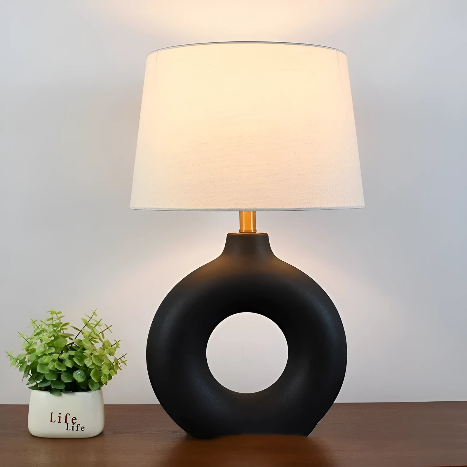 Japanese style pottery pot ceramic table lamp in white or black with 52cm height
