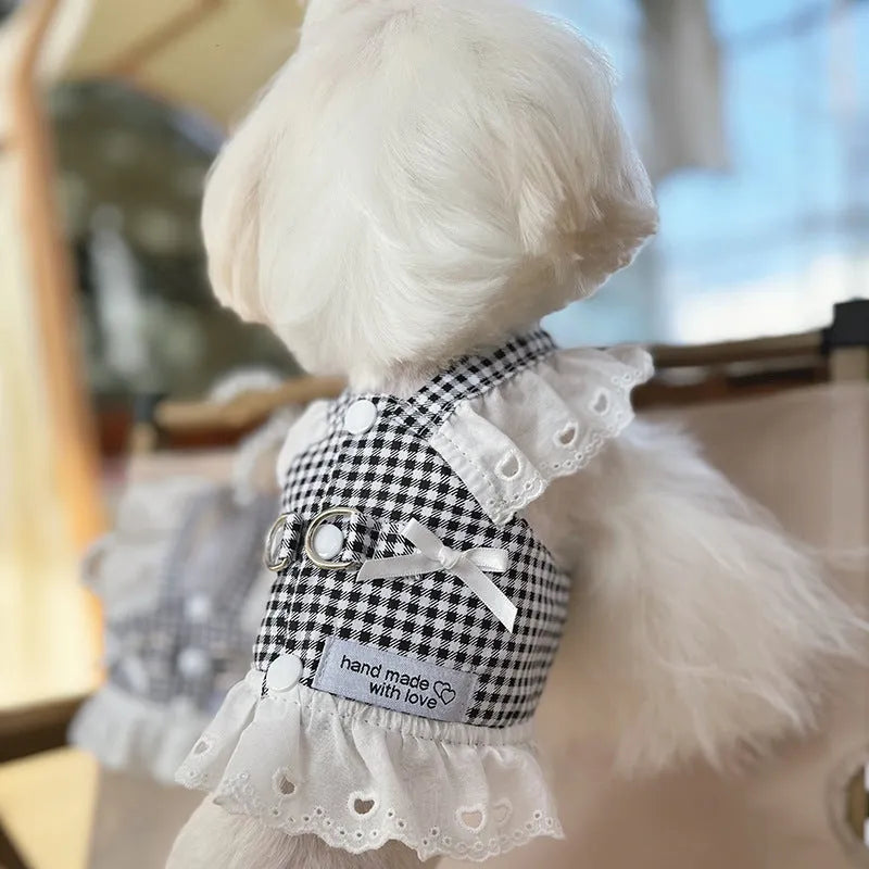 Pet dog cat thin chest back traction pastoral skirt in black and white plaid cloth material on a small dog