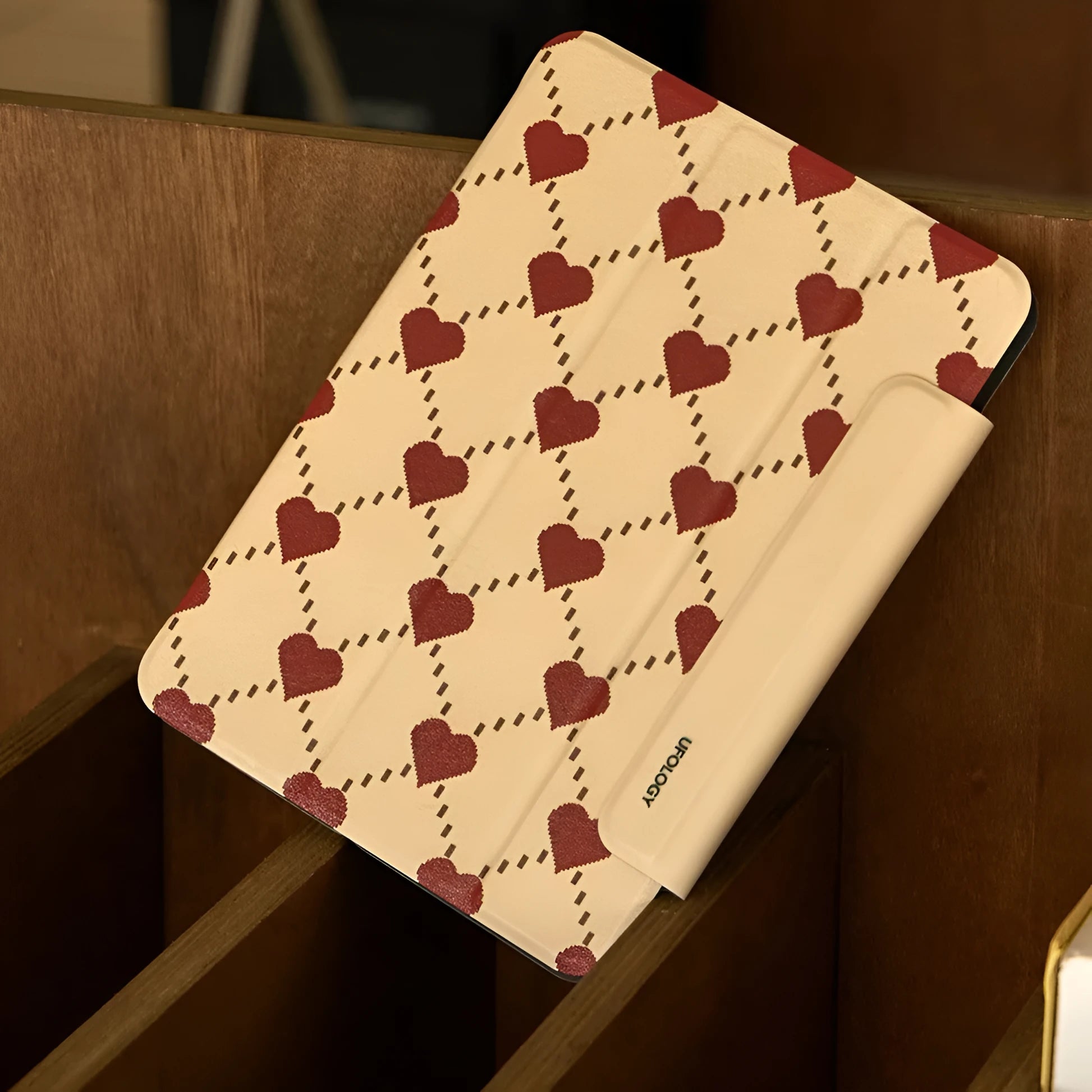 Magnetic double-sided clip protective case for iPad Air tablets in polyurethane material