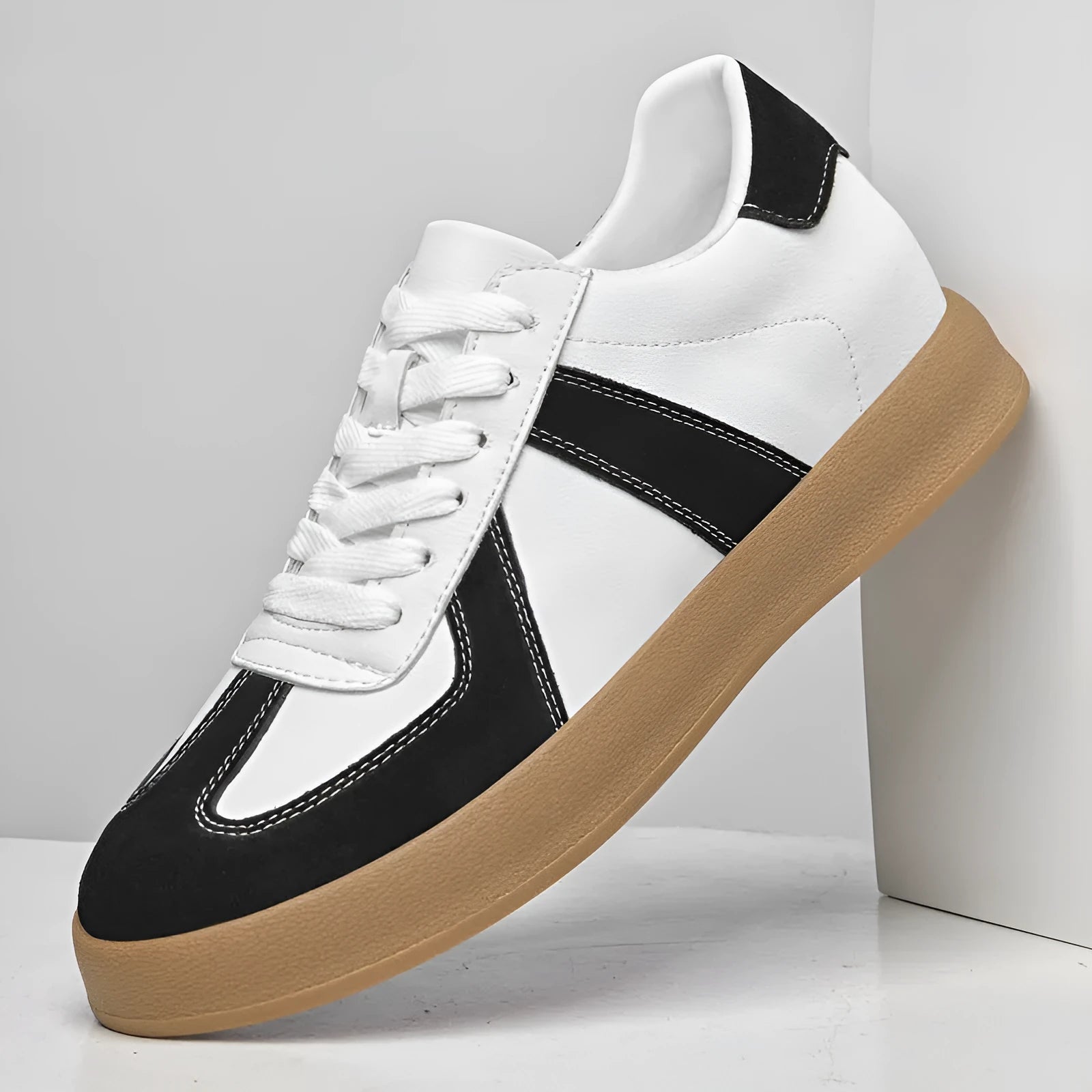 Men's retro colour-matching casual sneakers, two-layer cowhide leather upper, black colourway