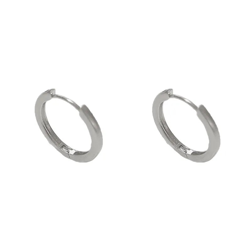Women's geometry ear clip with round eyelet design in gold plating