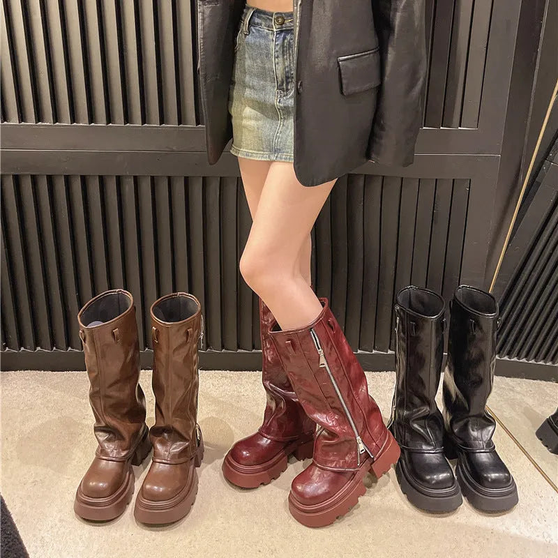 Women's black platform muffin pants Martin boots with a high cylinder and square rubber sole.
