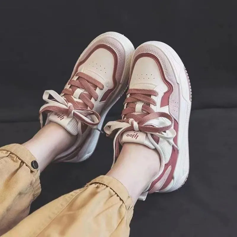 Women's low top sneakers with rubber sole in beige and pink colour options