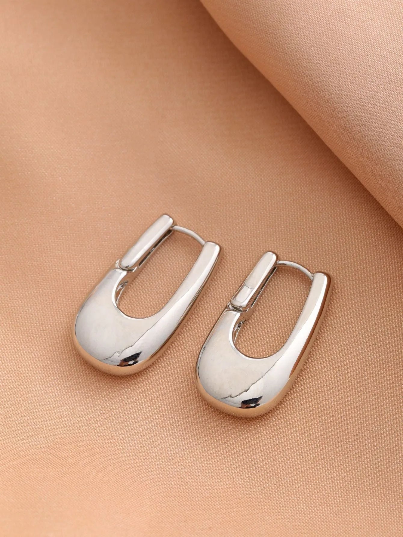 Fashion grid versatile temperament earrings in metal stud style