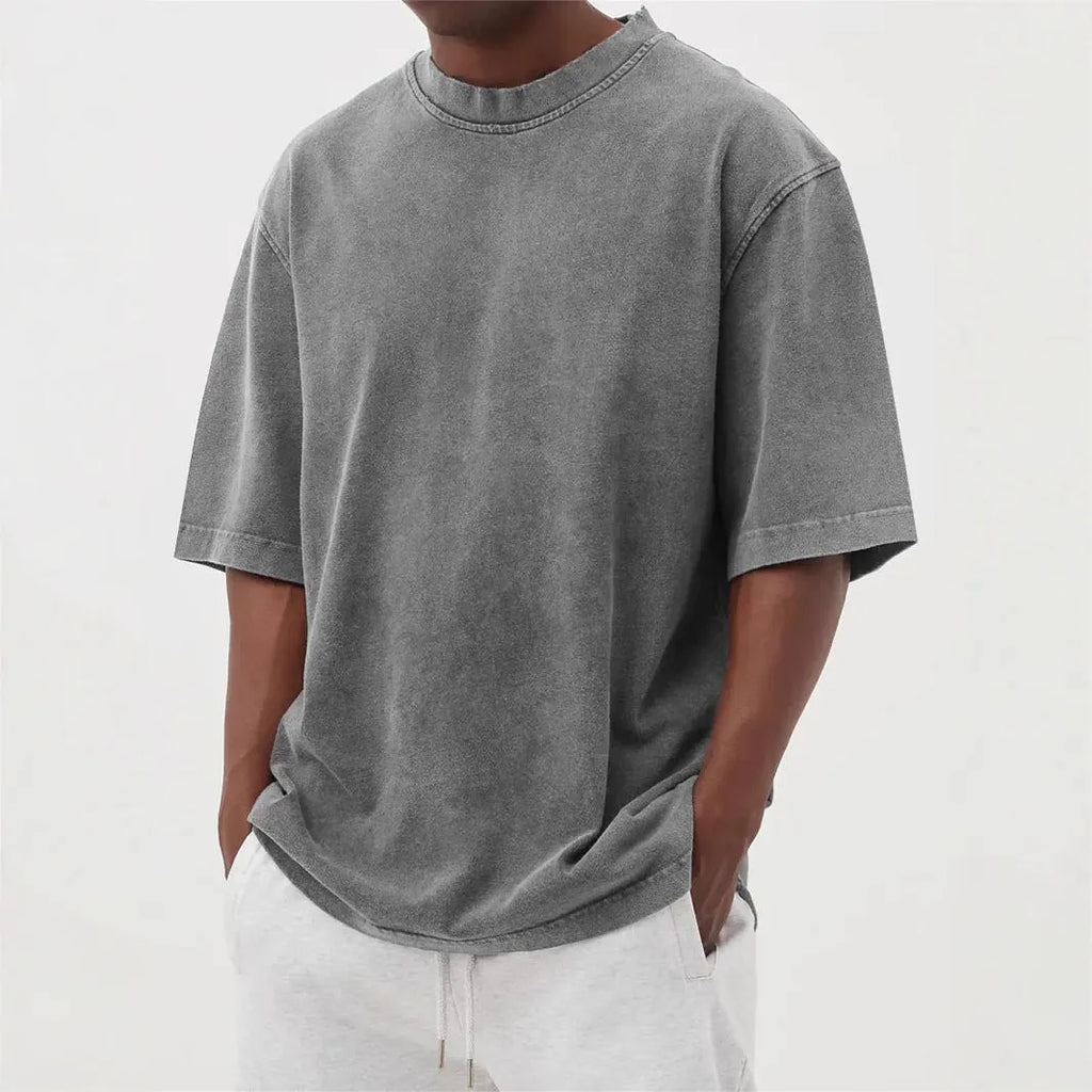 Men's stone-washed polyester t-shirt in loose fit with half sleeves and distressed finish
