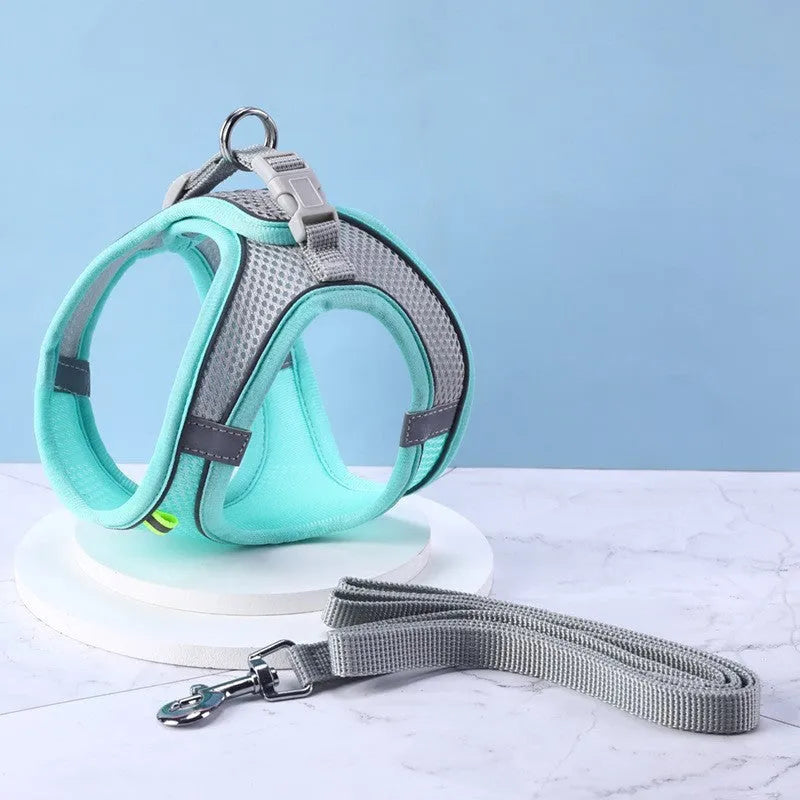 Reflective vest-style dog harness in breathable polyester with adjustable straps and rope leash