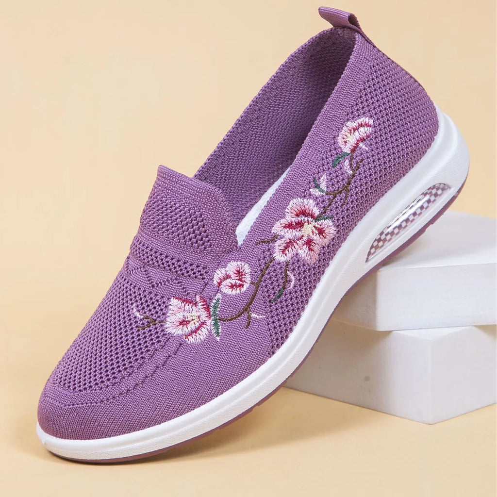 Women's breathable cloth shoes with flat heel, round toe, fabric upper, and elastic band in multiple colours