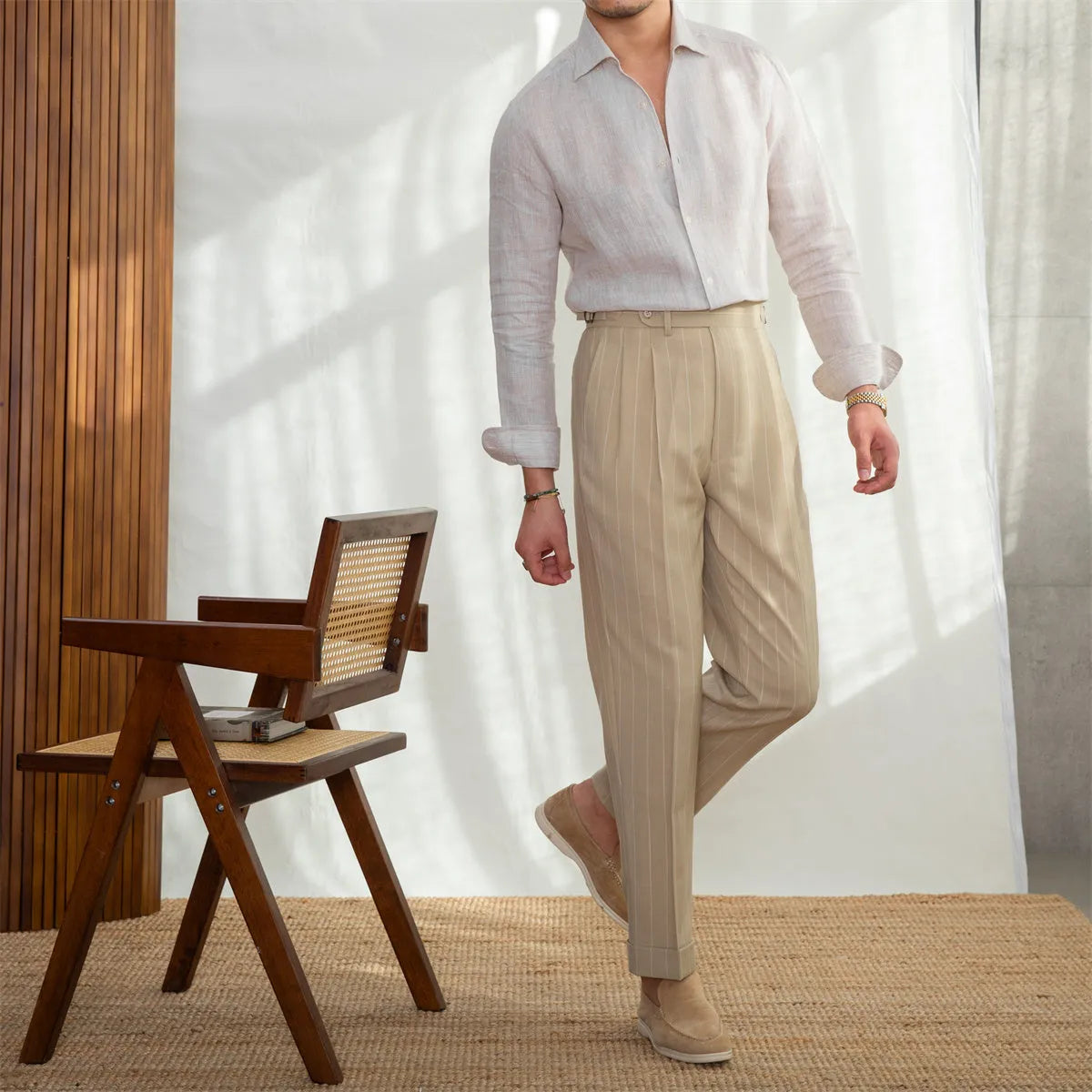 Men's slim fit shirt in 100% linen with semi-open collar in blue