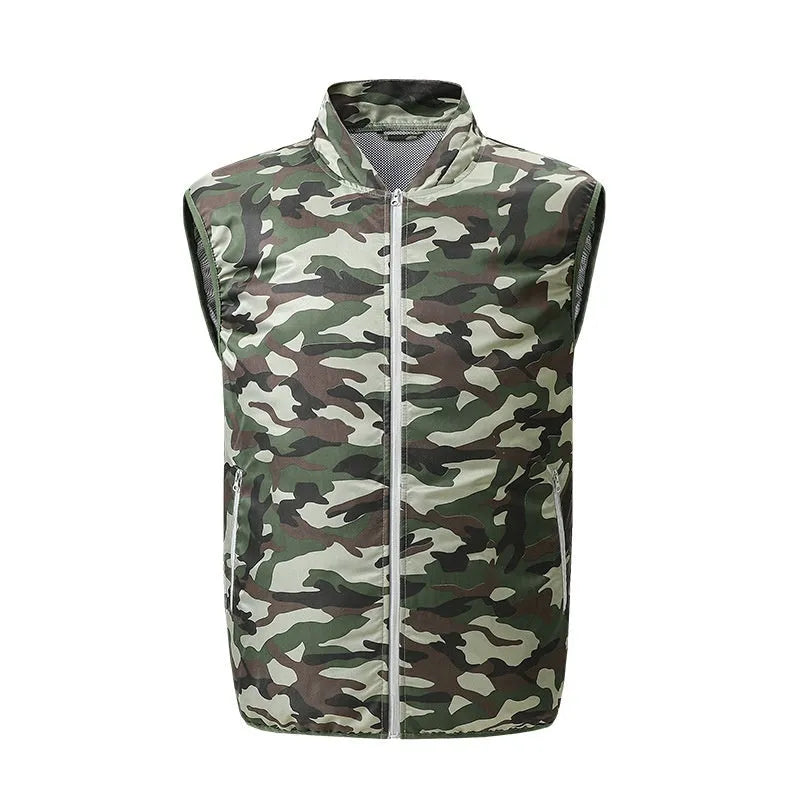 Men's outdoor cooling vest with fan and power bank in camouflage colour on a model for summer workwear