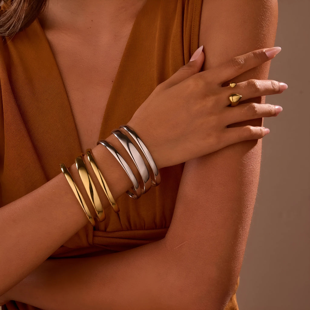 Stainless steel geometric bracelet with simple opening mechanism in gold or steel finish