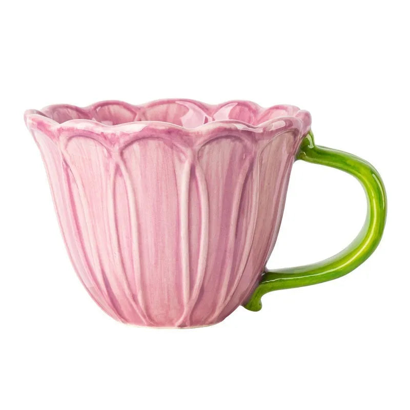 Ceramic breakfast cup with floral pattern, 500ml capacity, in red or purple.