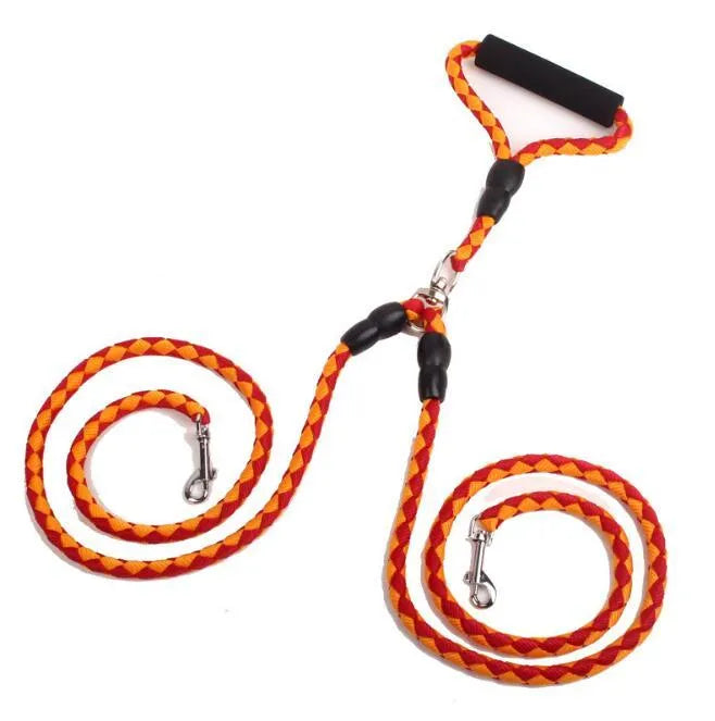 Double-ended dog leash with reflective threads and padded handle in blue colour
