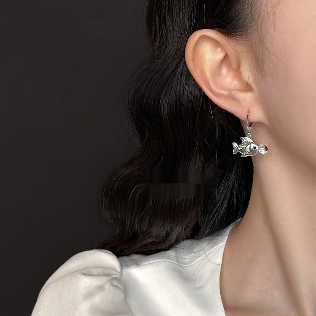 Copper bubble fish earrings with electroplated finish and animal modelling design