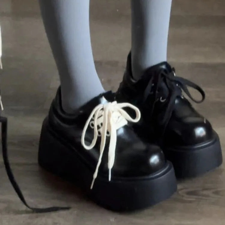 Matte black women's lace-up shoes with a thick rubber sole and a 6-8cm English muffin heel.