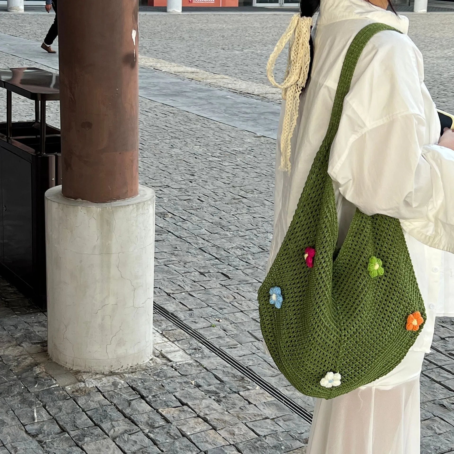 Hand-woven hollow shoulder bag in cotton and linen, beige colour, open pocket design with double straps