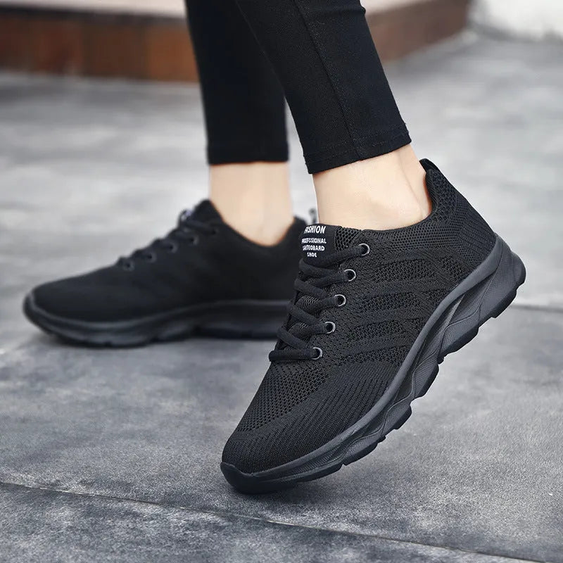 Women's breathable mesh running shoes with Flyknit upper, round toe, flat heel, in black pink colour