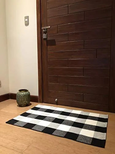 Cotton Buffalo Plaid Rugs in 60x90cm and 60x130cm Sizes, Soft Woven Fabric Floor Mat for Living Room, Bedroom, Kitchen, or Entryway Use, Red and Black Classic Plaid Pattern