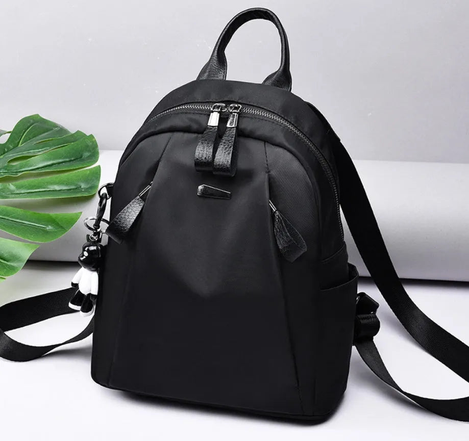 Medium wine red Oxford cloth rucksack with two straps and a front pocket
