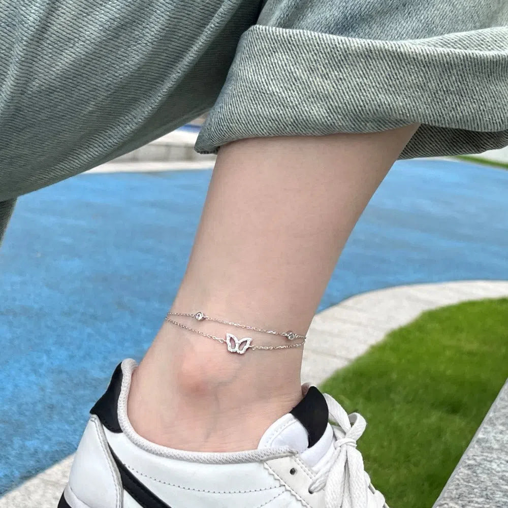 925 silver anklet with hollow zircon inlay in platinum colour on a white background