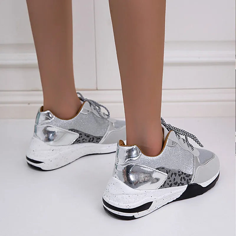 Women's lace-up wedge flat sneakers with 3-5cm muffin heel, round toe, artificial PU upper, rubber sole, beige or grey