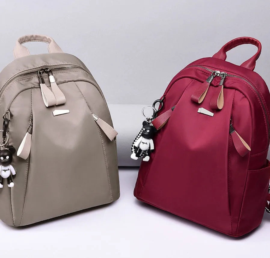 Medium wine red Oxford cloth rucksack with two straps and a front pocket