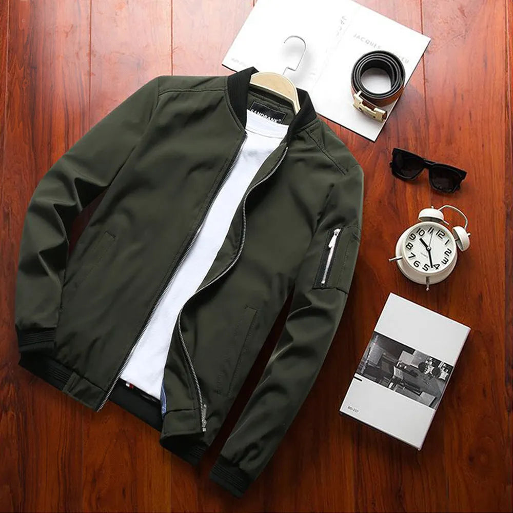Men's slim fit casual baseball jacket in solid colour with zipper and side pockets.