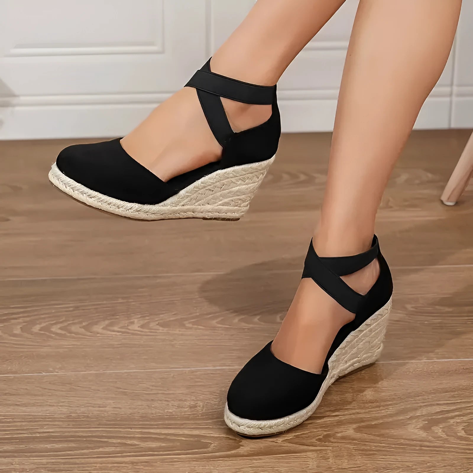 Black women's plus size Roman style sports sandals with round toe and elastic band