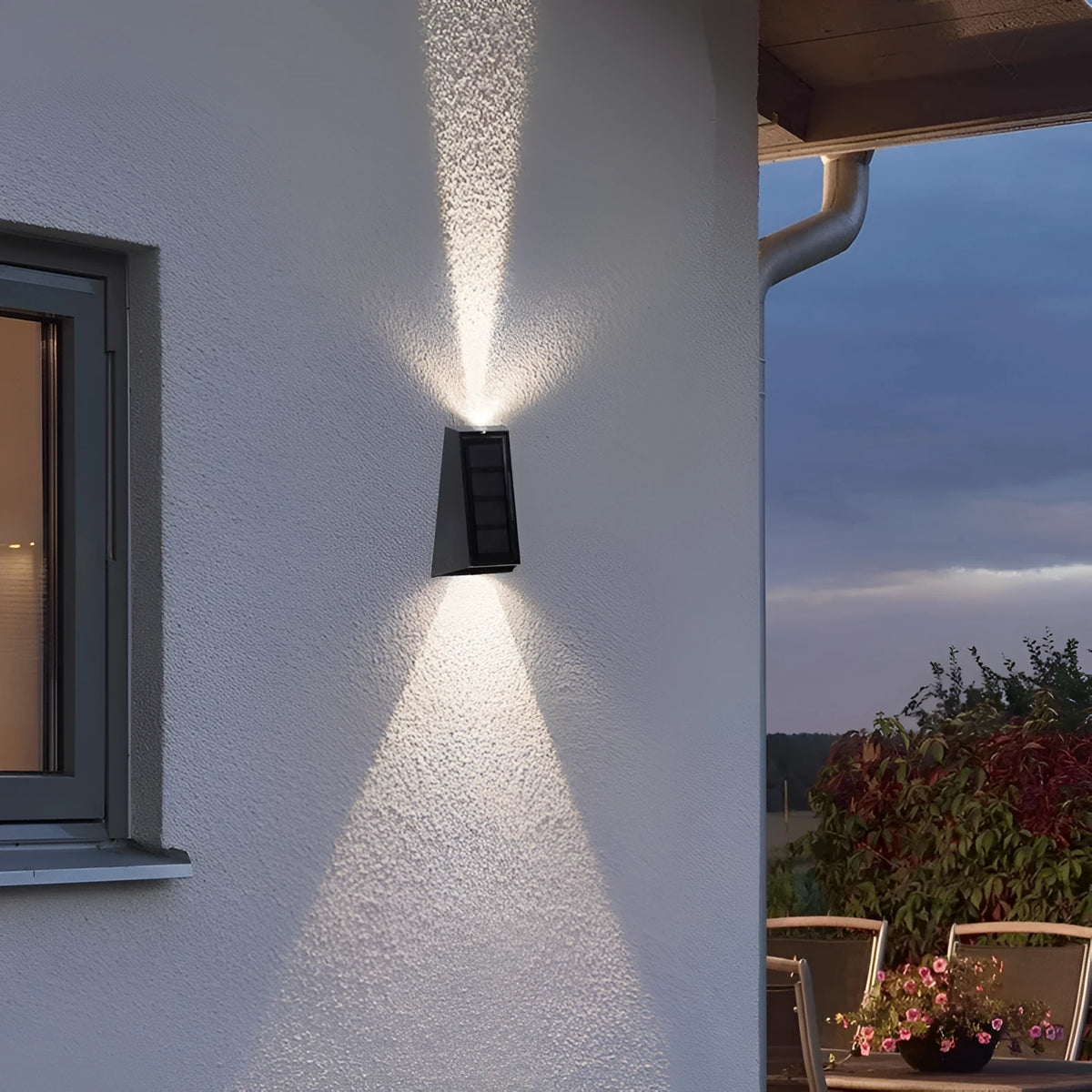 Solar up and down wall light in ABS with IP65 waterproof rating, 3W LED, for outdoor garden and courtyard walls