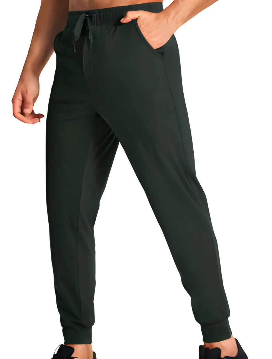 Man wearing loose-fitting solid colour casual trousers in a leisure setting.