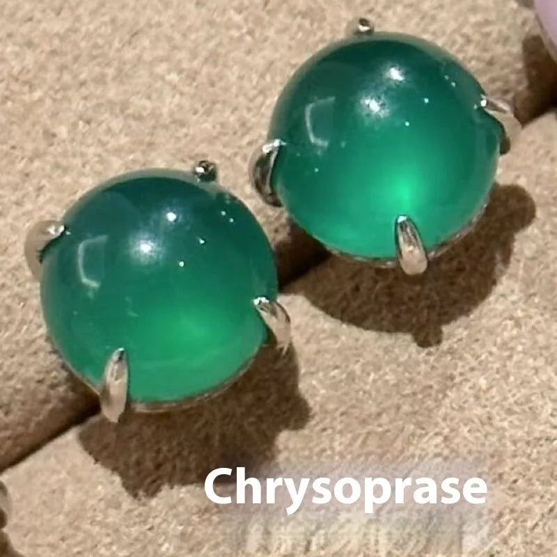 Round chalcedony stud earrings in a Chinese retro style with a four-claw copper setting.