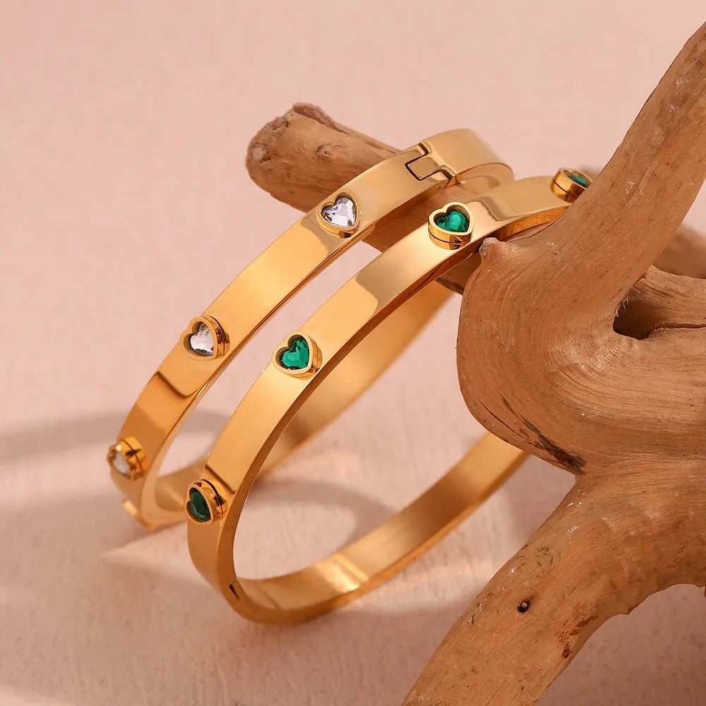 Women's stainless steel bracelet with micro-inlaid peach heart design in golden-lvzuan colour
