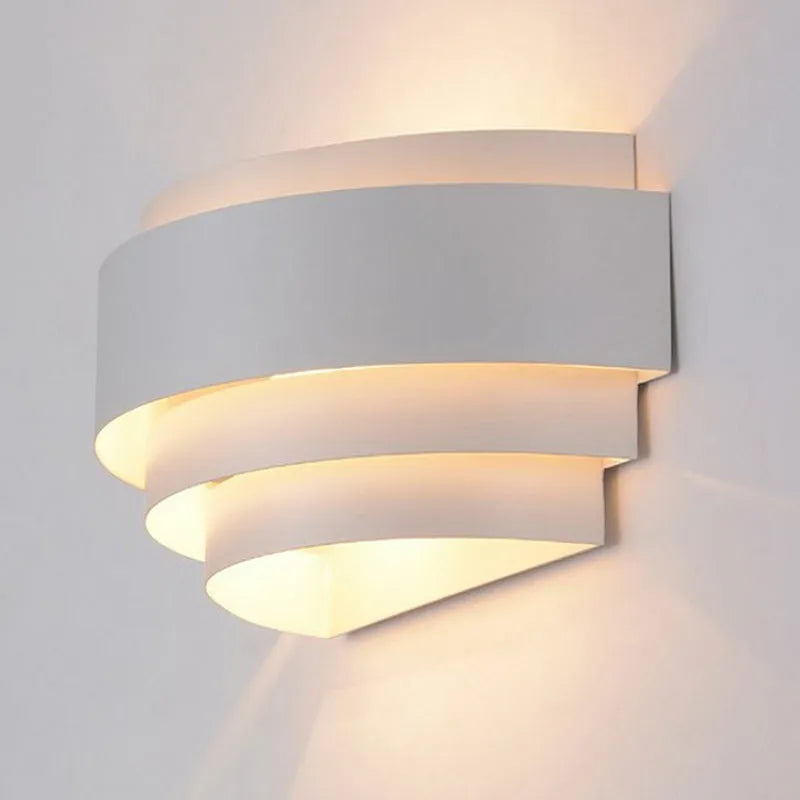Modern minimalist metal wall lamp in black or white, 270x135x110mm, for aisle, bedside and stairs