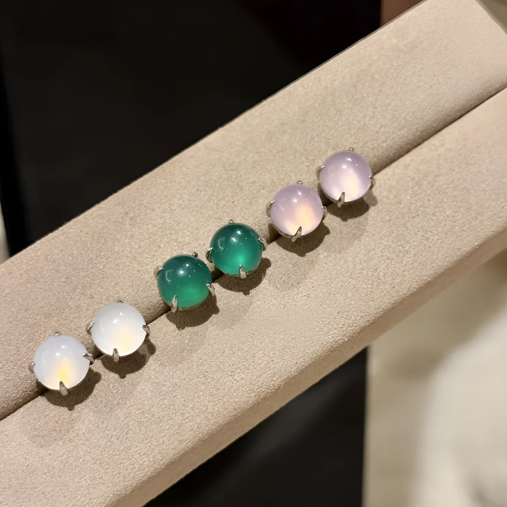 Round chalcedony stud earrings in a Chinese retro style with a four-claw copper setting.