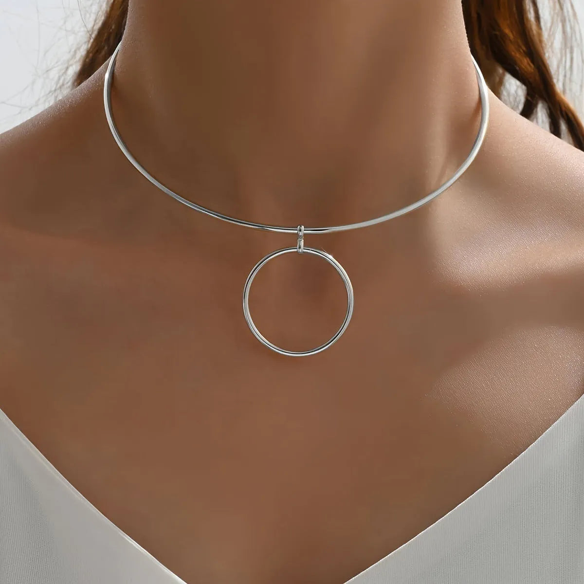 Gold metal geometric round pendant choker necklace on women link chain copper base